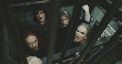 NEW MODEL ARMY live il nuovo disco