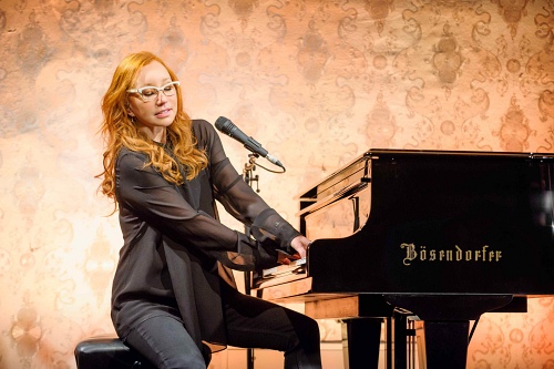 TORI AMOS LIVE